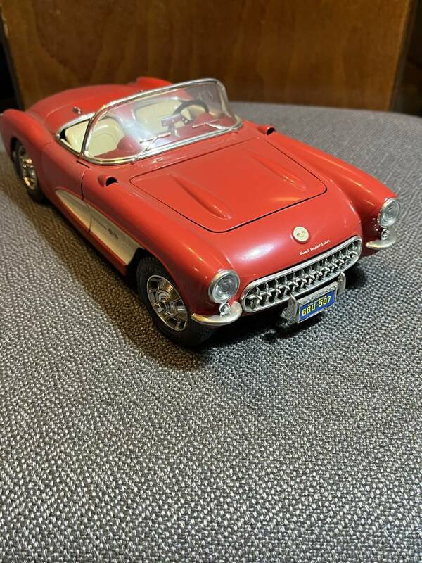 1/18　ブラーゴ　CHEVROLET corvette 1957　赤♪
