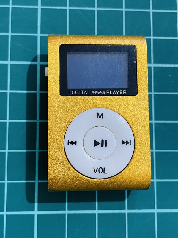 新発売【ゴールドカラー】新品 液晶画面付き MP3 音楽 プレイヤー SDカード式