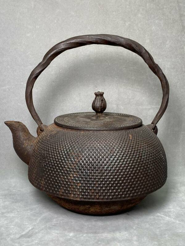 2＃E/3656　　南部鉄器　鉄瓶　岩鋳　伝統工芸 煎茶道具 茶道具　80サイズ