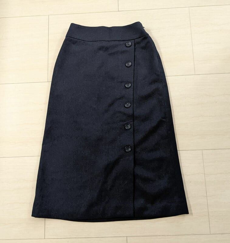 着用少　any FAM　シンプルデザイン　ミモレ丈のスカート　ネイビー　サイズ2