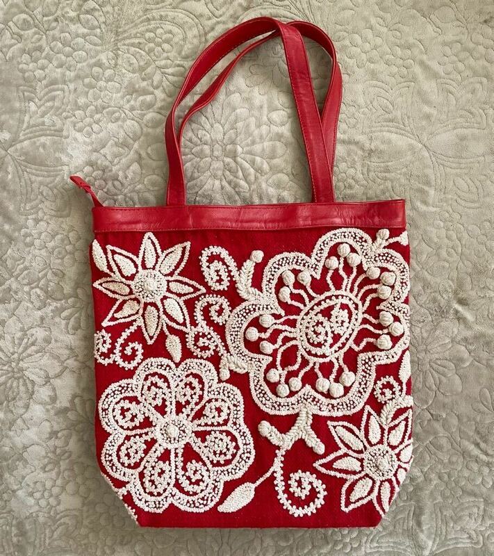 ウール　刺繍　ショルダーバッグ　花柄　赤　オフホワイト　毛100% ペルー製