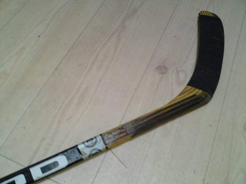 NHL Chicago Blackhawks Chris Chelios game used SHER-WOOD stick with Autograph
