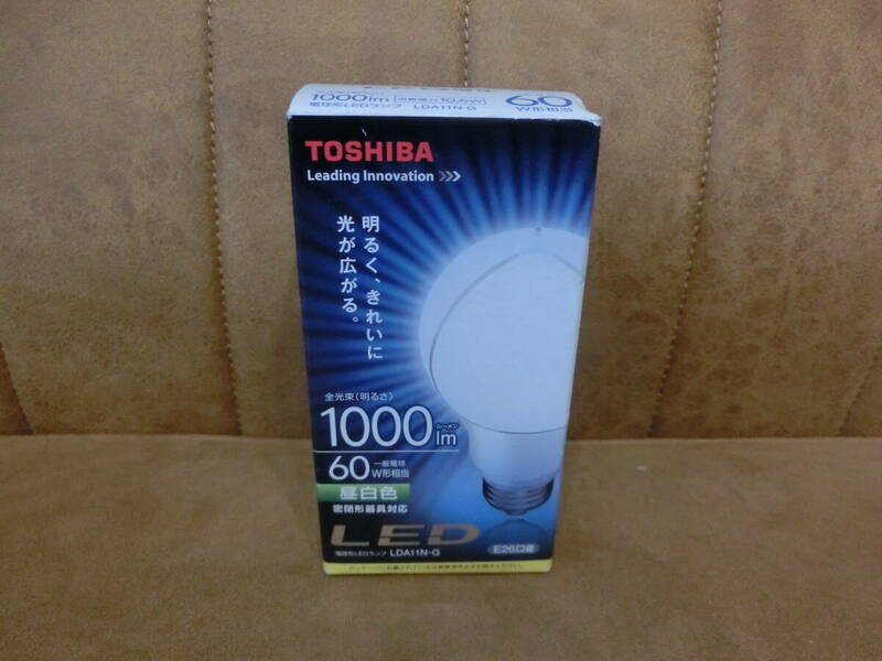 LED 電球　TOSHIBA 昼白色　1000ルーメン　消費電力 10.6W 長寿命 40000時間　E26口金 LDA11N-G 密閉形器具対応 未使用品