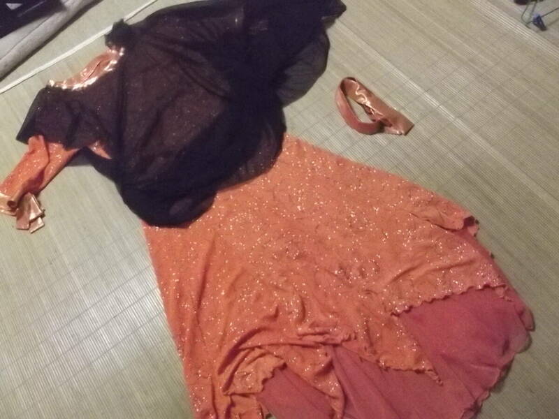 美品　チョーカー付き　社交ダンス用　オレンジ　ブラウス　スカート　上下セットアップ　衣装　