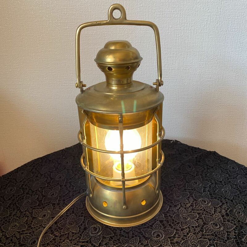 ゴーリキアイランド　テーブルランプ（ランタン）　マスターヘッドライトＳ　白熱電球４０Ｗまで　屋内用　真鍮磨き仕上げ（ゴールド）