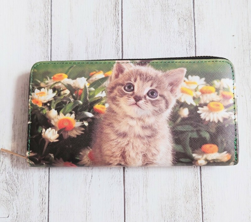 猫ちゃん　プリント ラウンドファスナー 長財布 財布 ねこ　ネコ マーガレット かわいい 猫プリント 花 ウォレット