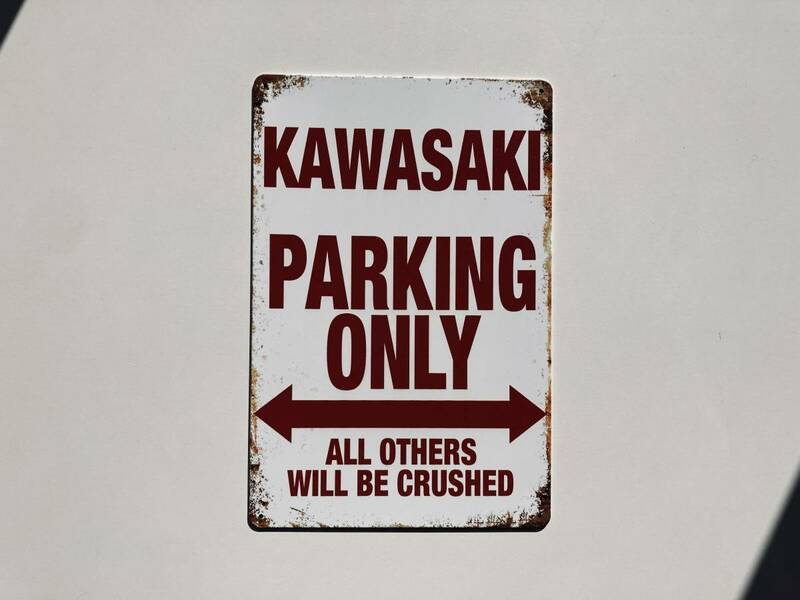 ブリキ看板 20×30㎝ カワサキ KAWASAKI PARKING ONLY バイク 駐車場 雑貨 ガレージ スチール アンティーク インテリア 防水仕様 新品 P731