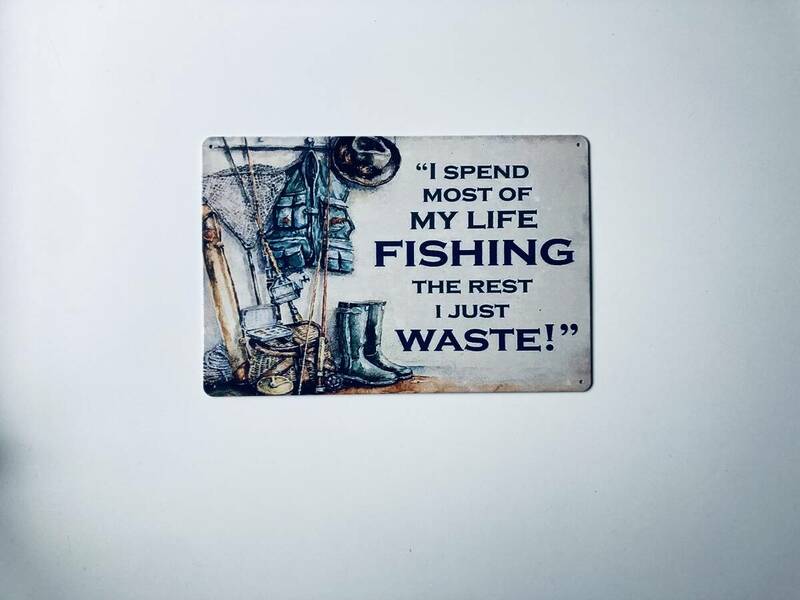 ブリキ看板 20×30㎝ FISHING 釣り人 フィッシング 魚 バス 魚拓 釣り MY LIFE アメリカンガレージ TIN インテリア NEW 防水 新品 P-857