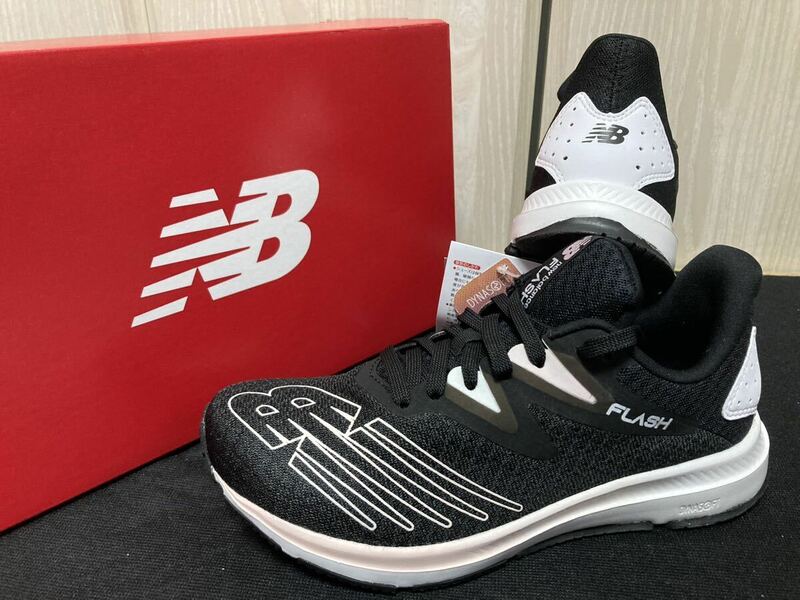 新品23.5cmニューバランスnewbalanceレディーススニーカーWFLSHBJ6ダイナソフトフラッシュブラック黒ピンクランニングシューズ