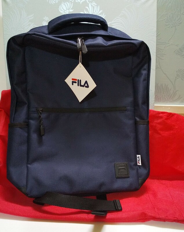 ●FILA（フィラ）紺色のスクエアリュック／学生向き４１×２７×１２