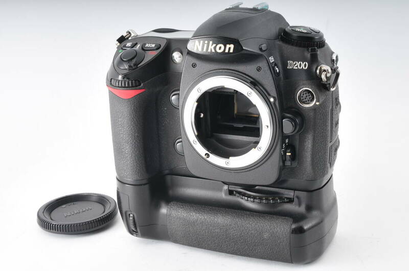 Nikon ニコン D200 ボディ デジタルカメラ デジタル一眼レフ ② #624