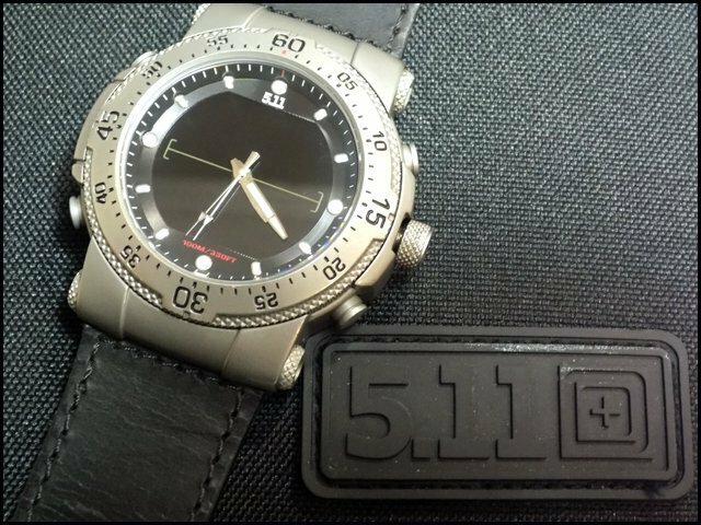 現状品 ◆5.11 TACTICAL SERIES H.R.T. ◆メンズ腕時計 ラウンド 100M デジアナ クォーツ 純正ベルト ラバーベルト 革ベルト レザー