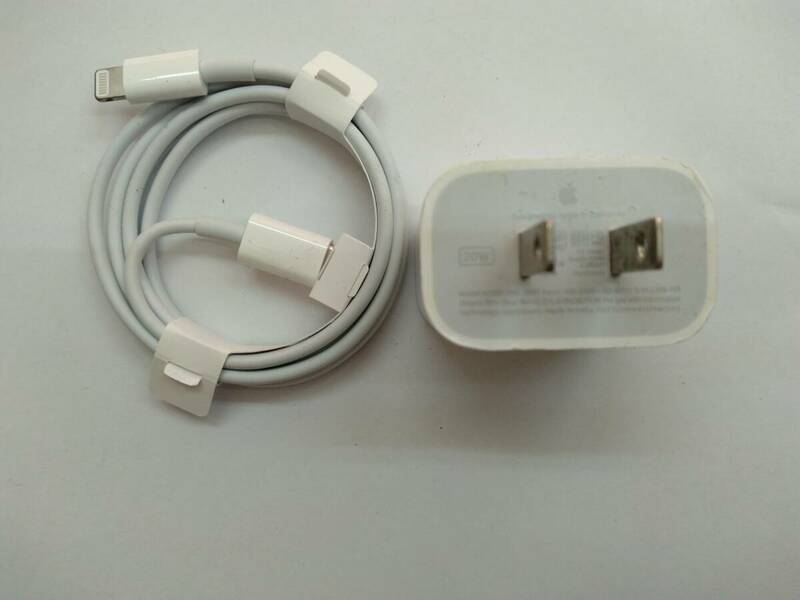 ■純正 Apple アップル 20W USB-C電源アダプタ a2305 emc 3597 USB-C - Lightning充電ケーブル 　⑥　C