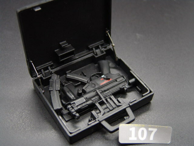 【 灰 107 】1/6ドールパーツ：DRAGON製 シークレット短機関銃ケース【 長期保管・ジャンク扱い品 】