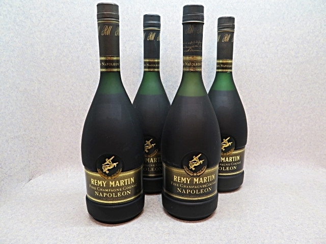 ★☆【古酒】REMY MARTIN NAPOLEON COGNAC レミーマルタン ナポレオン コニャック ブランデー 700ml 40% 未開栓 4本セット ot☆★