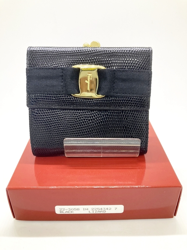 ◆◆【Salvatore Ferragamo】 サルバトーレフェラガモ ヴァラ レザー 二つ折り財布 ウォレット ブラック oi ◆◆