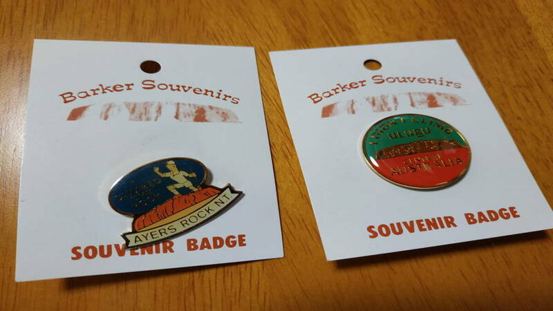 Barker Souvenirs ピンバッジ スーベニア バッジ SOUVENIR BADGE AYERS ROCK N.T. I DIDN'T CLIMB ULURU CENTRAL AUSTRALIA