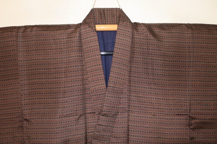 弐9192 本絹羽二重銘仙染物 男性着物袷 裄64丈134 К錆び灰茶有馬微塵縞文様 美品 カッコイイ着物だけシリーズ