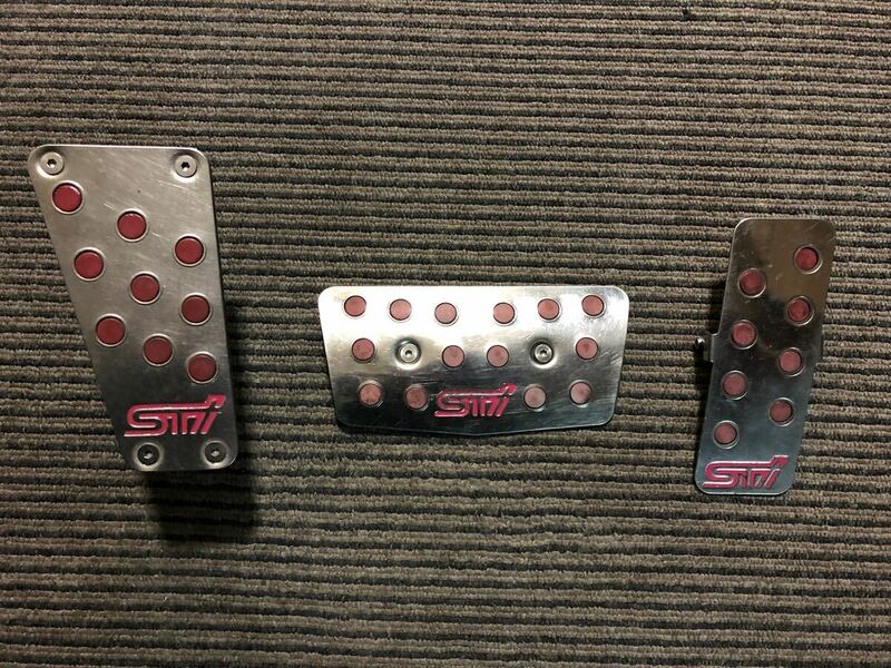 スバル　インプレッサ　gga STI ペダル カバー セット フットレスト アクセル ブレーキ AT用