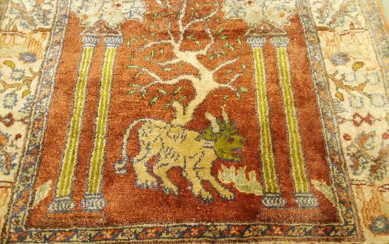 トルコ絨毯 シルク100％ 手織り64万ノット 42cm×58㎝ 幻獣 ペルシャ絨毯好きな方にも