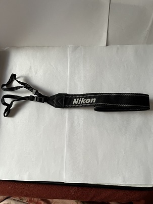 【送料無料】Nikon ニコン カメラ ストラップ 幅約2.8ｃｍ 黒 白色 ♯K40