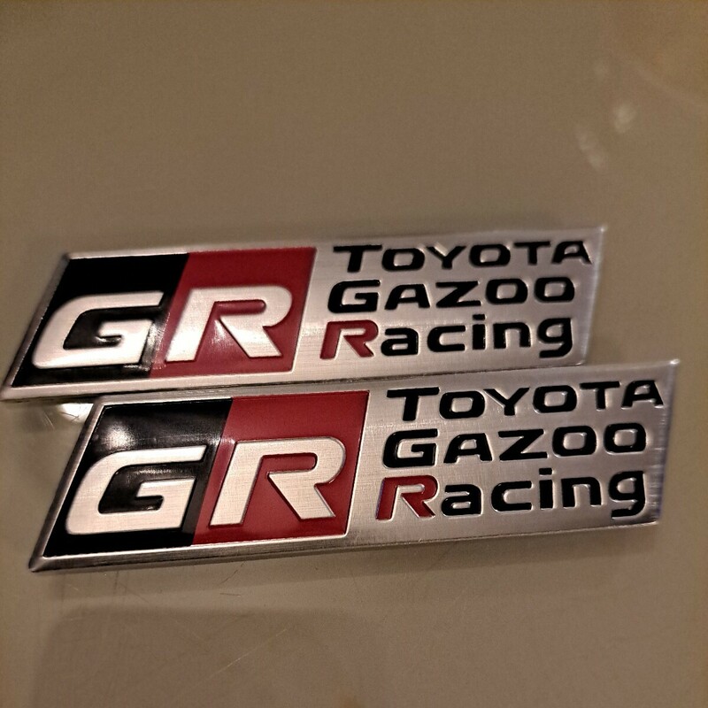 GR GAZOO RACING アルミ製ステッカー　2枚セット　シルバー　未使用