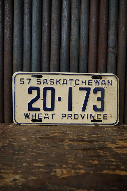 ビンテージ　SASKATCHEWAN 　ナンバープレート　 [gosn-65]検アメリカUSAライセンスプレートTRUCKオハイオ州１９５７年MOTORガレージ