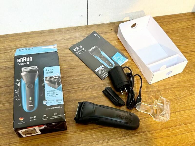 BRAUN 男性用 ブラウン シリーズ3 電気シェーバー（髭剃り）5408 充電交流式 3枚刃 往復式 水洗い可