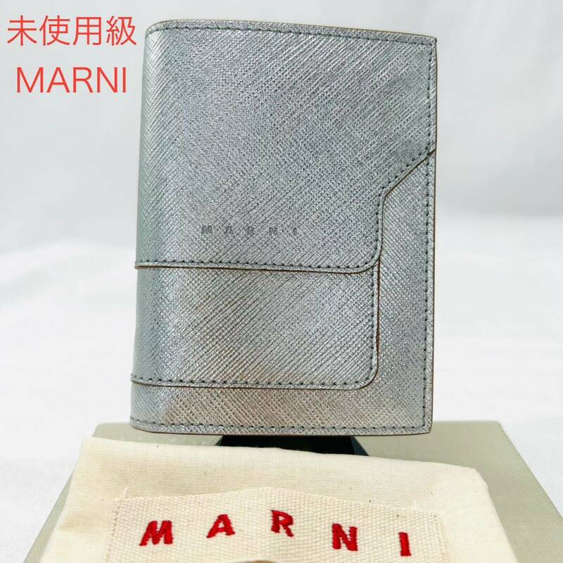 極美品　MARNI マルニ 折り財布 サフィアーノレザー コンパクトウォレット　レザー 財布 カードケース 二つ折り財布 シルバー