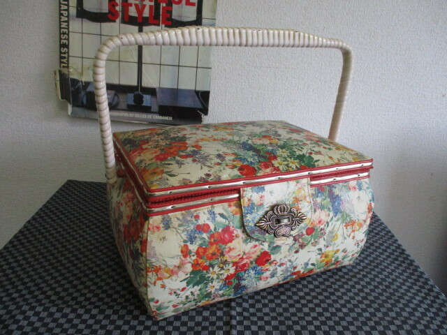 ■昭和レトロ 当時物 裁縫箱 ソーイングボックス 花柄プリント ビニール張り