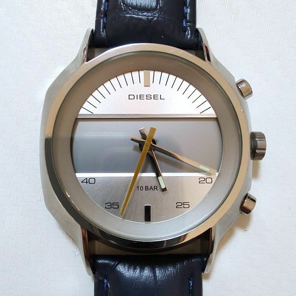 ◆DIESEL　クオーツ腕時計　男性用　[DZ-4038]　※デジタル部分不動　ジャンク扱い