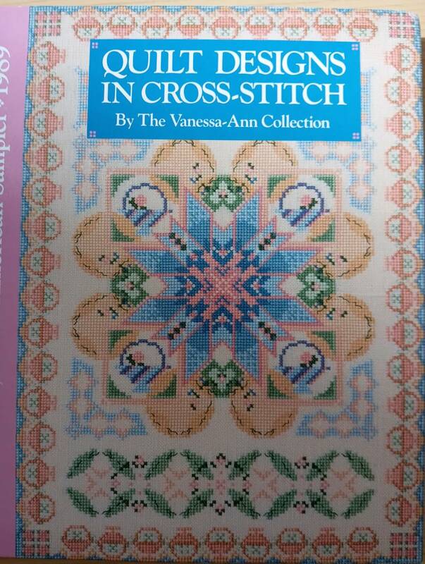 【キルト本】QUILT DE SINGN IN CROSS-STITCH By The Vanessa-Ann Collection：An American Sampler 1989 Vanessa-Ann Sedgewood Press