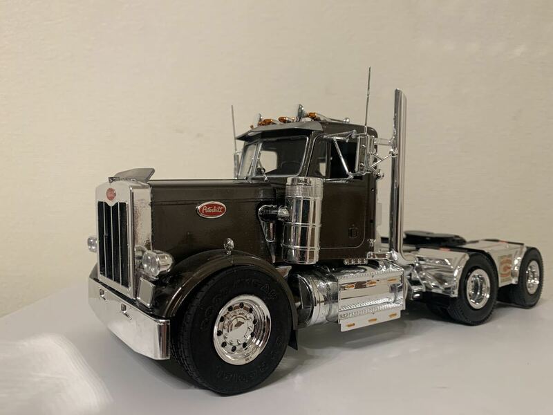 貴重 レベルRevell 1/25 Peterbilt358 Bill Signs ピータービルド358