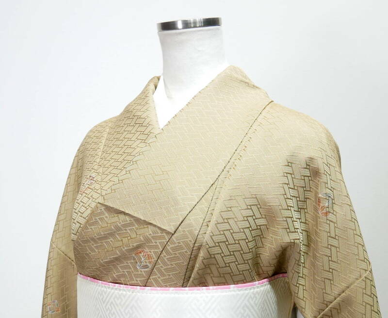 ▲(R603-B63)未着用 着物 袷 小紋 正絹 しつけ糸付 とび柄 高級感
