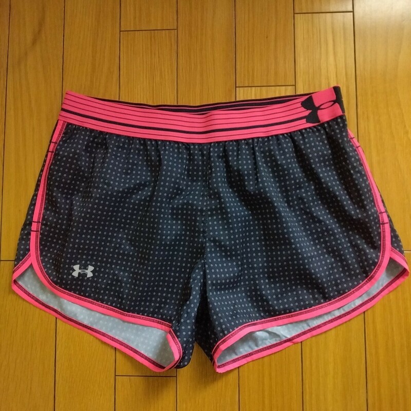 UNDER ARMOUR - アンダーアーマー ショートパンツ　レディースM