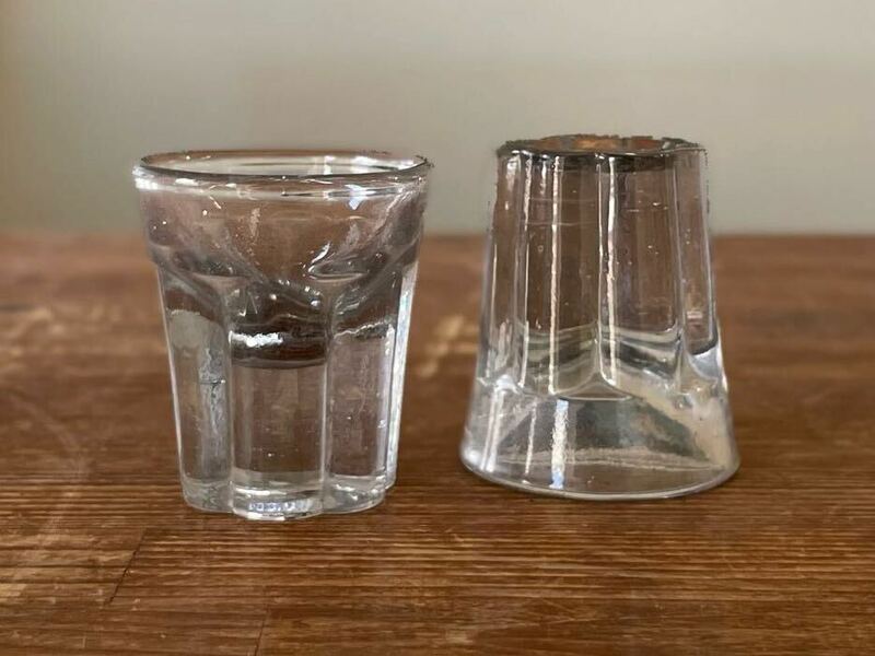 2st295 大正時代 ウランガラス 剣先コップ グラス 和ガラス ゆらゆらグラス ぐい呑み 2客セット