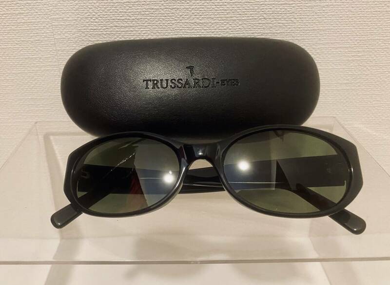 TRUSSARDI EYES サングラス VISIBILIA Mod. Ladies Sunglasses 黒 イタリア製 ケース付 TE 20211 118 54□18 140 Made in Italy 中古 美品