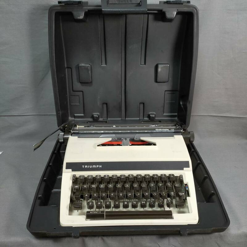 563/8　192585　TRIUMPH　タイプライター　トライアンフ　Gabriele12　ハードケース付　英文　昭和レトロ　動作未確認　現状品