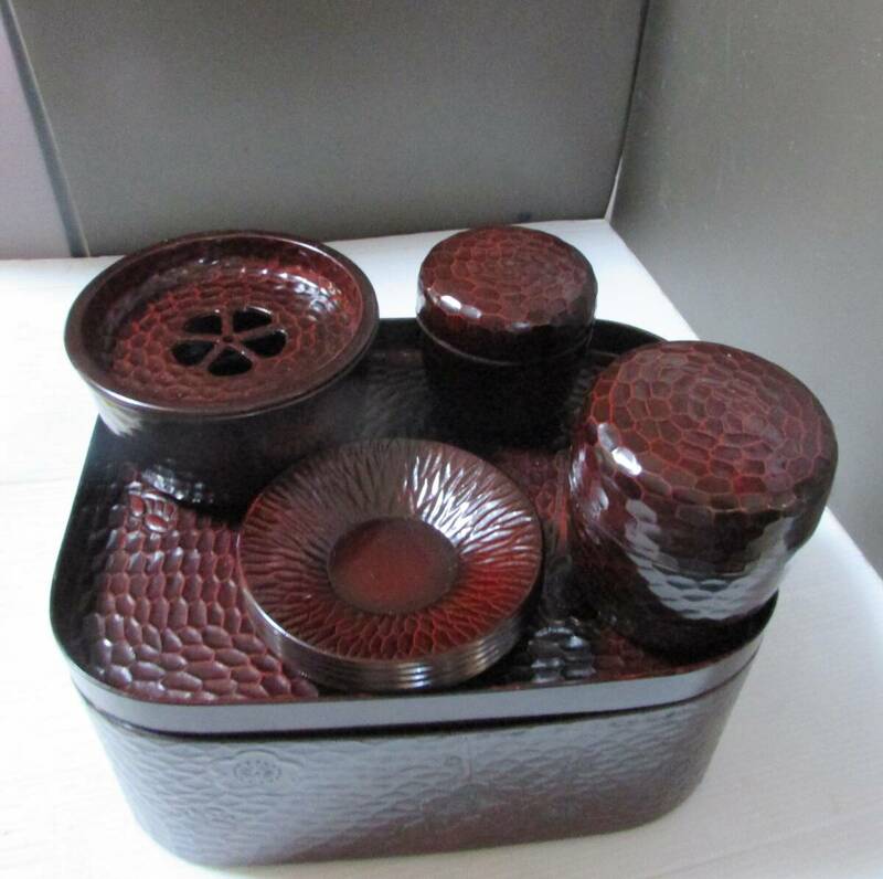 茶道具　鎌倉彫　茶櫃　小判型（５点組）　約:（20㎝x27㎝ｘ蓋含H12.5㎝）難有品（持ち手か有りません。）