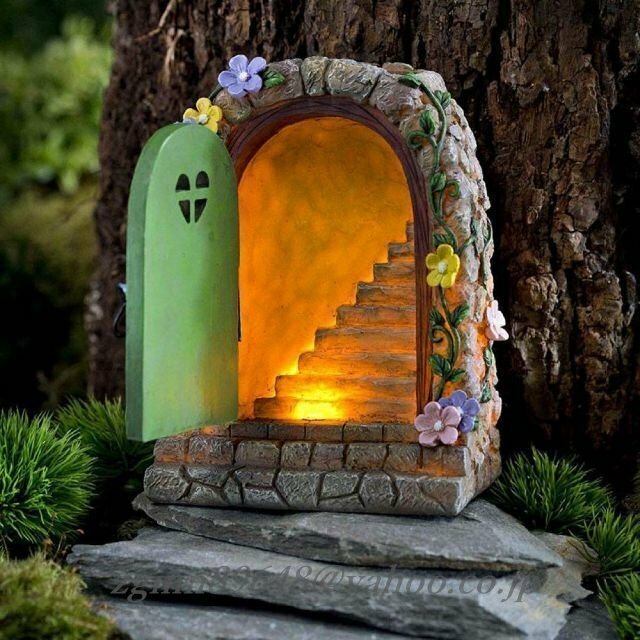 妖精のドア ガーデンライト オーナメント 太陽光置物 かわいい 庭 インテリア アソーラーLED エルフステップ ミニチュア置物 ツリー