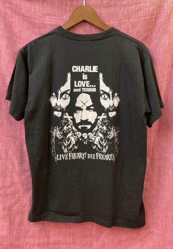 ヴィンテージ Live Freaky! Die Freaky Charles Manson チャールズマンソン パンク ホラー 映画 Tシャツ / Green Day runcid Blink182 ozzy