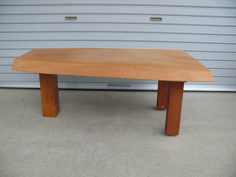 一枚板の天板のローテーブル 無垢材 センターテーブル 脚の２つに木製車輪付き （幅96cm/奥行42～59cm/高さ37cm）