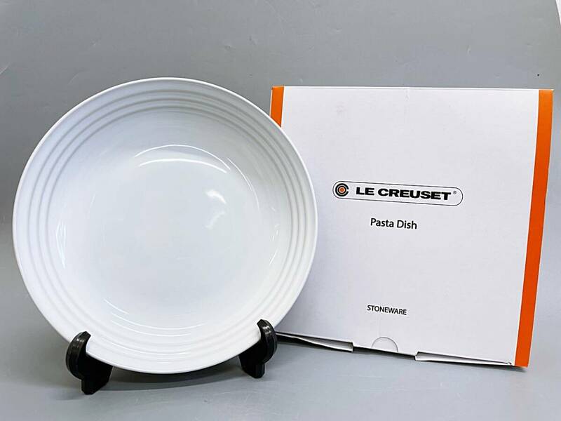 未使用 Le Creuset ル・クルーゼ レジェ プレート パスタプレート 皿 22cm ホワイト 耐熱 耐冷 電子レンジ オーブン 食洗器 対応 耐熱皿