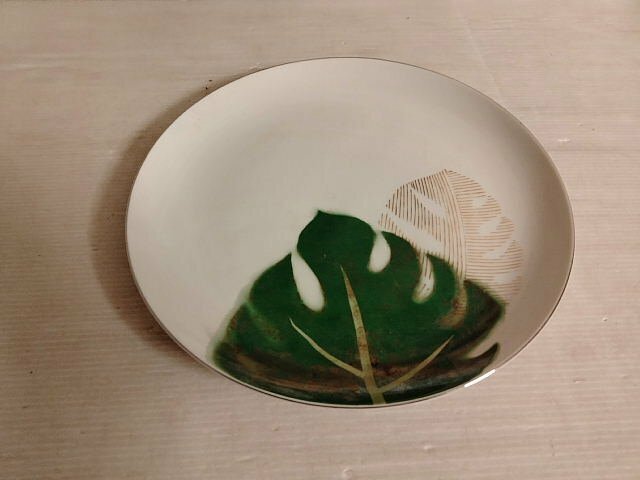 葉っぱ柄の大皿　日本製