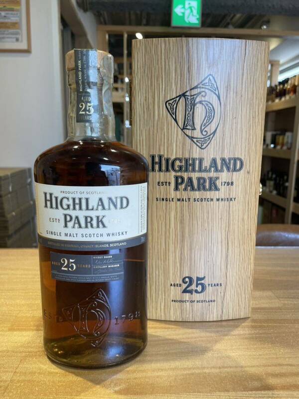 ハイランドパーク 25年 シングルモルト ウイスキー 700ml 45.7% 木箱不良あり
