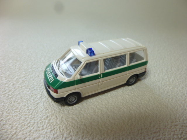 1/87　VW T4 警察車両　ヴァイキング(WIKING)　