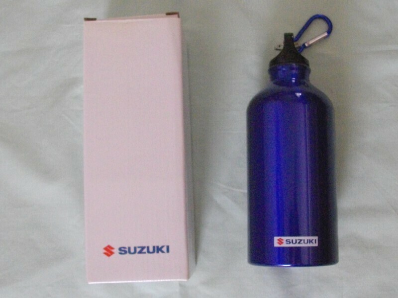 新品　アルミボトル (水筒) 500ml メタリックブルー 「SUZUKI」のロゴ入り