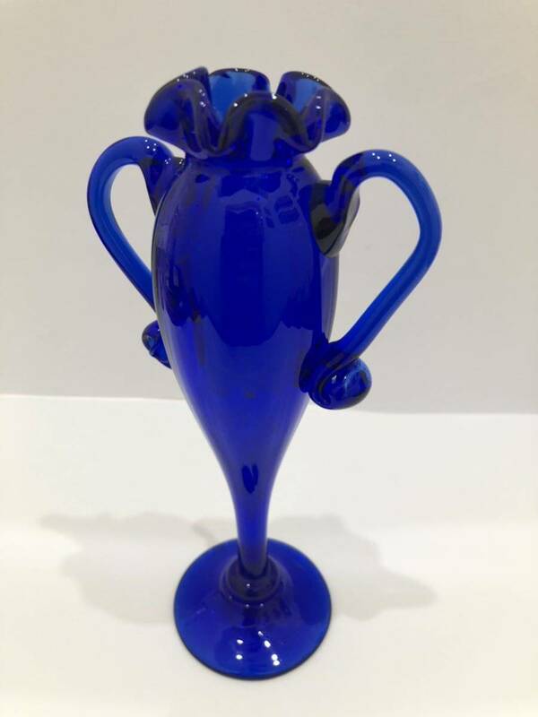 ★一輪挿し　花瓶　フラワーペース　両手持ち手　フリルガラス　ブルー　青　高さ約22cm