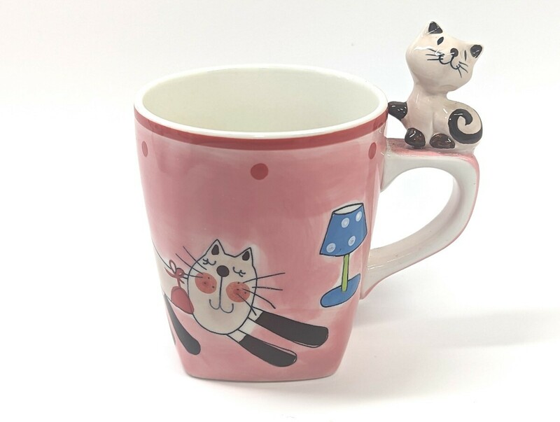 プチコキャン　猫ちゃんのマグカップ　陶器 　マグカップ　H 11.5cm W 11.5cmぐらいです　未使用品　元箱無　　