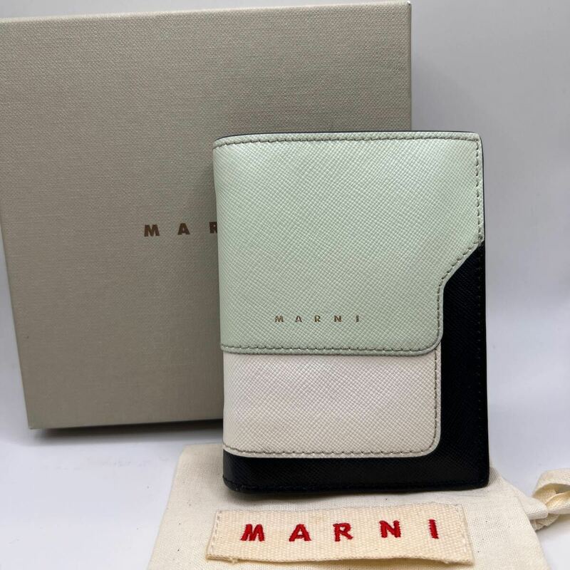 □318　MARNI マルニ 二つ折り財布 ミニウォレット お財布 レディース エレガンス 箱付き ブラック ホワイト 黄緑 シンプル
